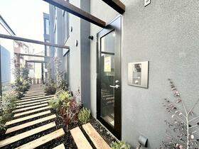 16/16 エントランス