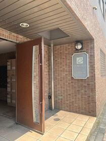 16/16 エントランス