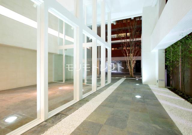 15/23 エントランス