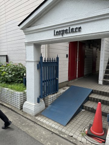 13/14 エントランス