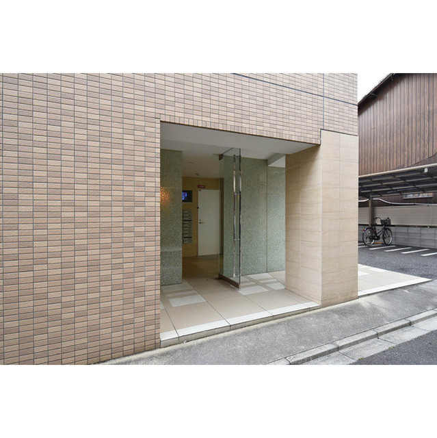 5/5 エントランス