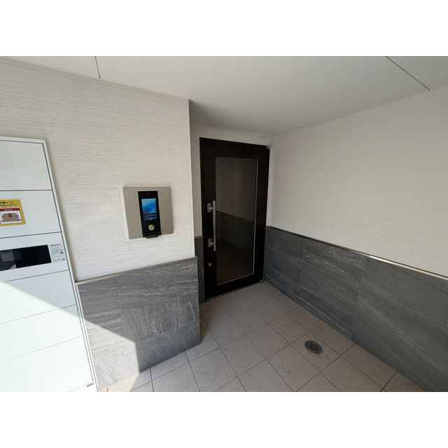 22/23 エントランス