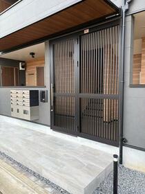 16/16 エントランス