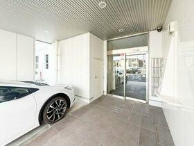 16/16 エントランス