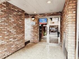 16/16 エントランス