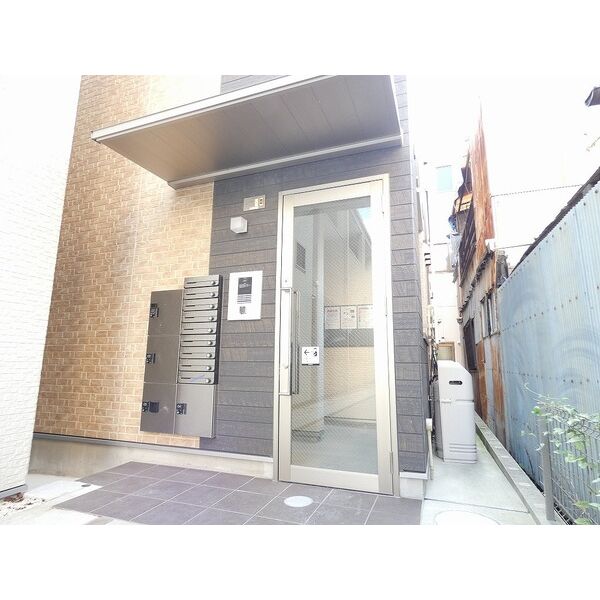 16/16 エントランス