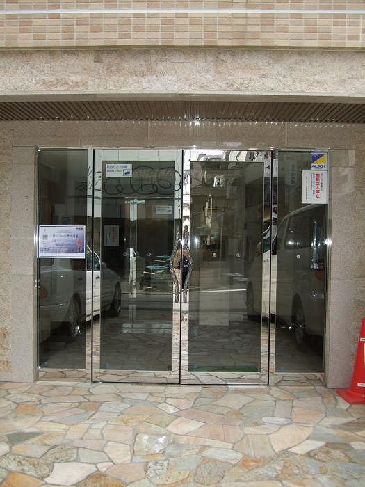 2/2 エントランス