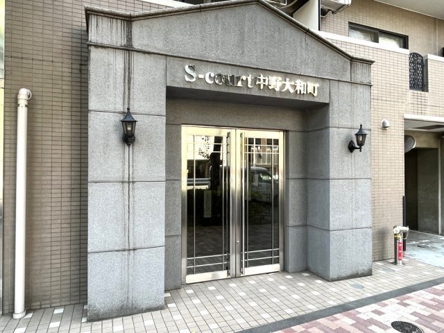 21/30 エントランス