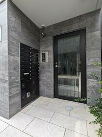 16/16 エントランス