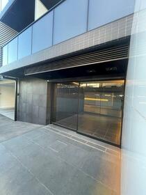 18/19 エントランス