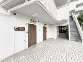 16/16 エントランス