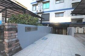 16/16 エントランス