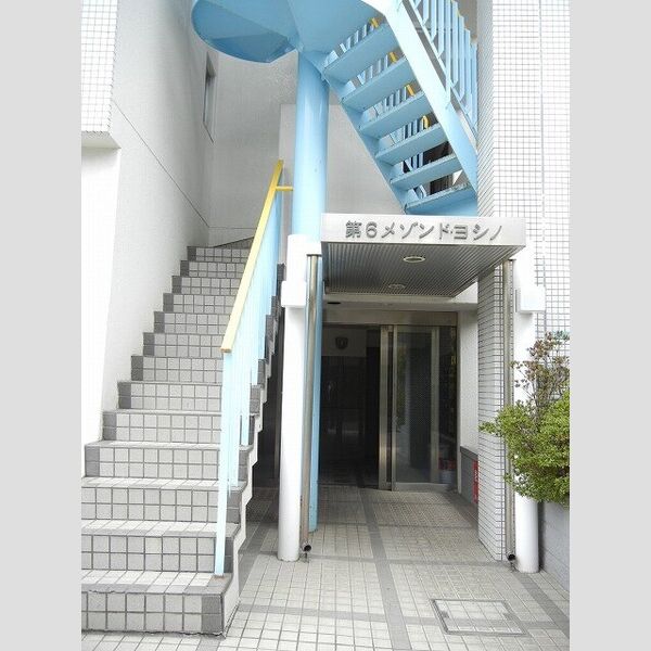 13/16 エントランス