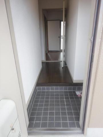 13/26 玄関