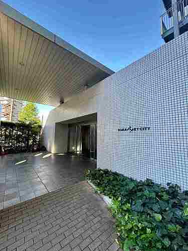 5/5 エントランス