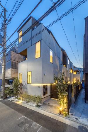 14/22 エントランス