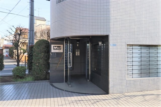 16/23 エントランス