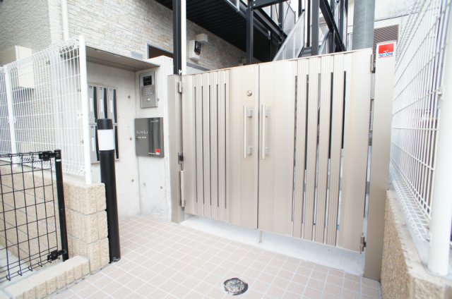 15/15 エントランス