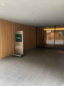 15/23 エントランス