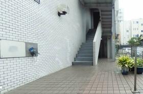 16/16 エントランス