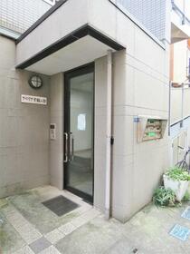 16/16 エントランス