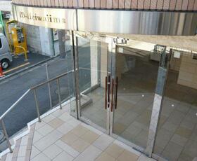 5/5 エントランス