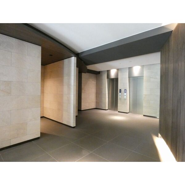 16/16 エントランス