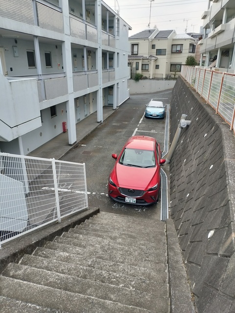 21/26 駐車場