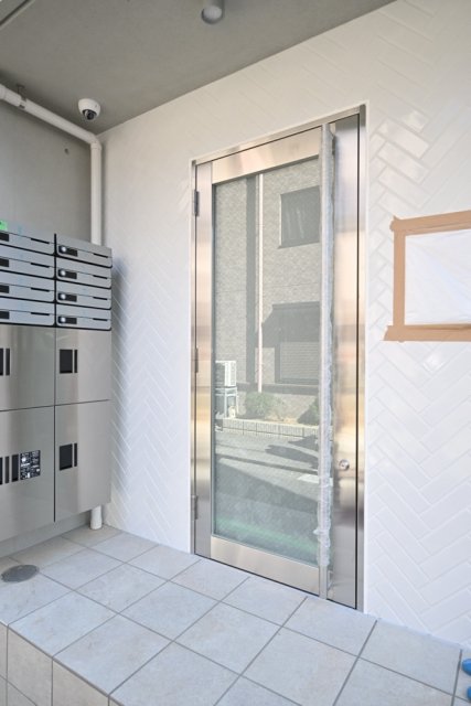 24/25 エントランス