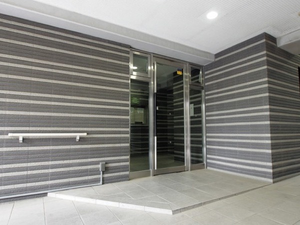 14/14 エントランス