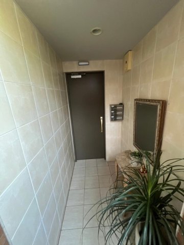 17/30 エントランス