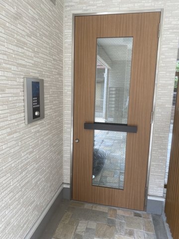 16/16 エントランス