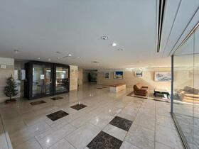 16/16 エントランス