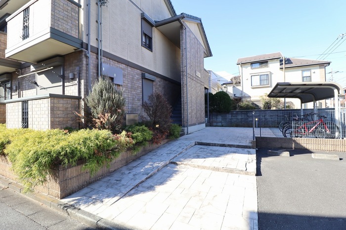 16/16 エントランス