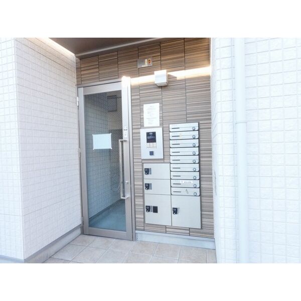 16/16 エントランス