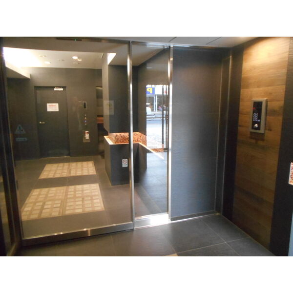 5/5 エントランス