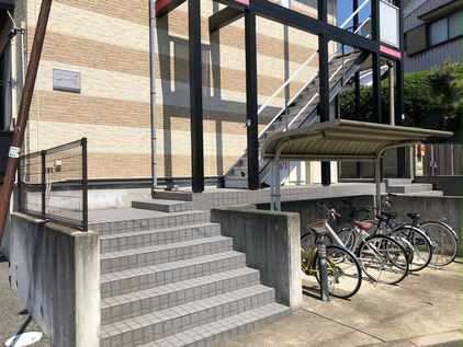 13/13 エントランス