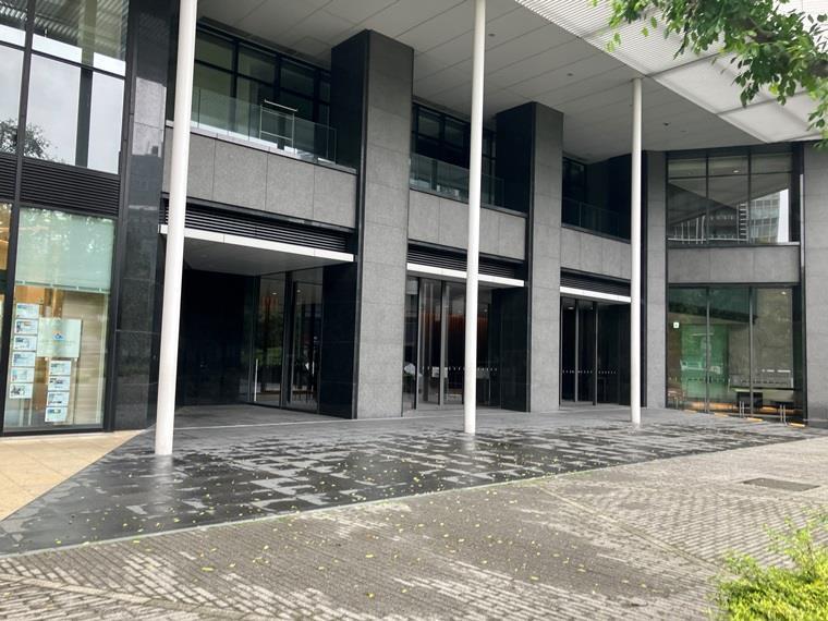 5/5 エントランス