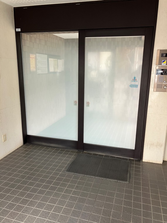 2/2 エントランス