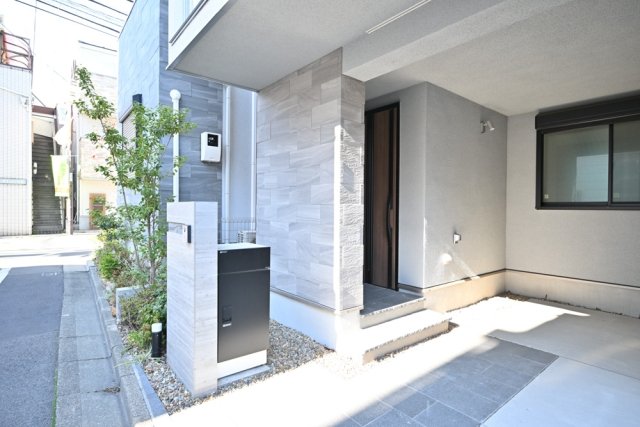 16/18 エントランス