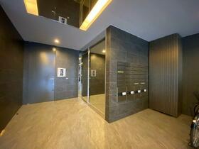 16/16 エントランス