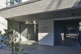 16/16 エントランス