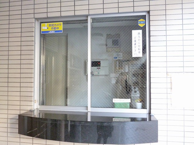 18/19 エントランス