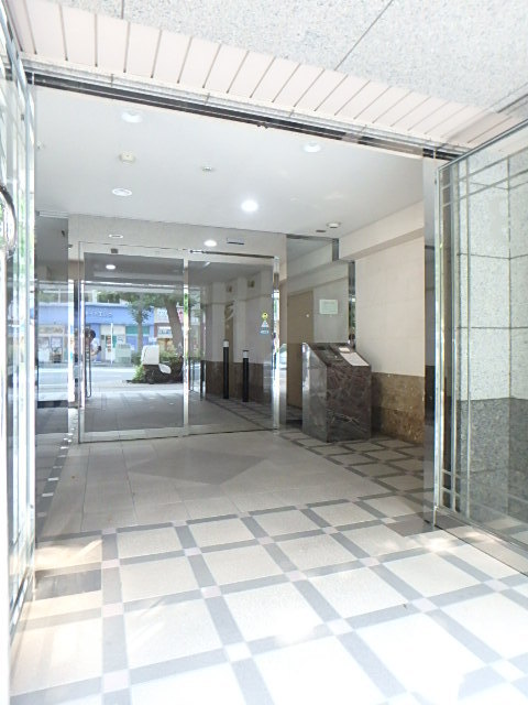 21/30 エントランス