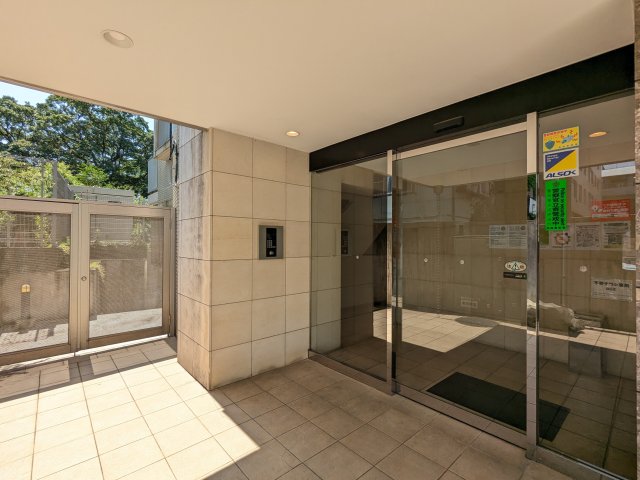 19/26 エントランス