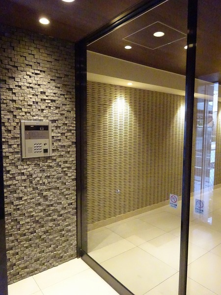 14/14 エントランス