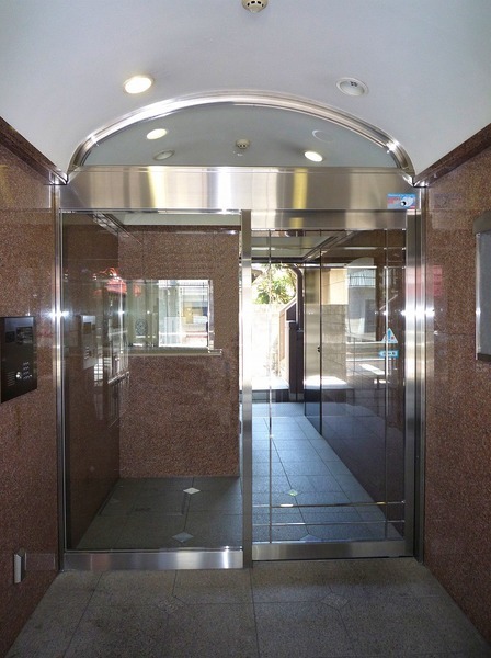 3/4 エントランス