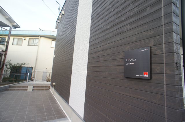 23/30 エントランス