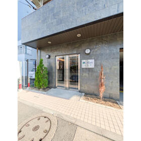 5/5 エントランス