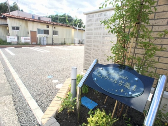 19/27 エントランス